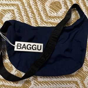 NWT!! BAGGU medium crescent bag